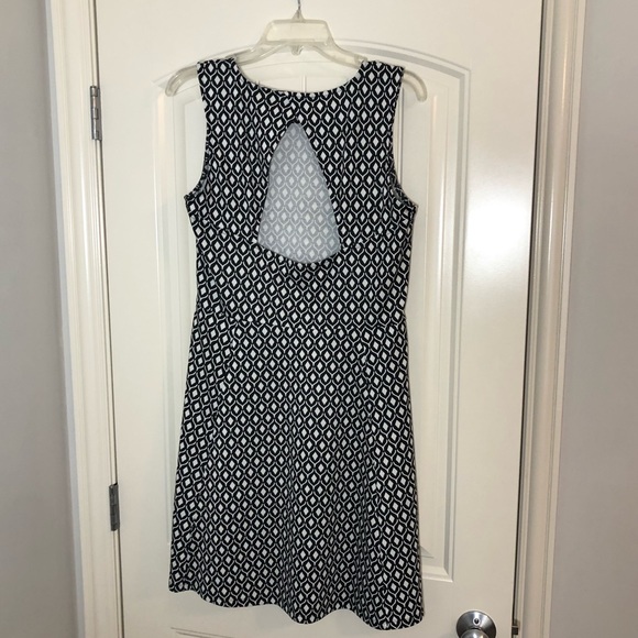 🍃Pick 3/$21- H&M Black and White Fit and Flair Dress  with Back Cut Out Accent - Picture 4 of 5